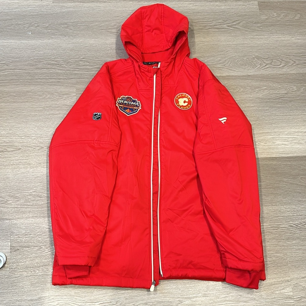 Calgary  Flames Fanatics Heritage Classic Jacket Like New Size 2XL